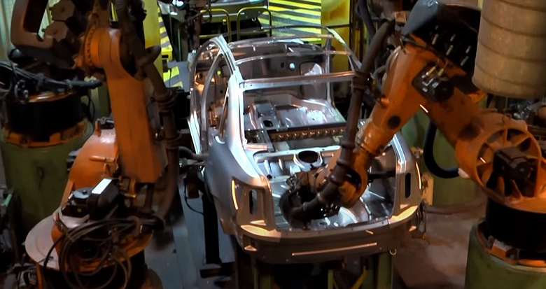 «Точно, быстро, с максимальным уровнем эффективности», — АвтоВАЗ показал, как работает роботизированная линия по сварке кузовов Lada Granta
